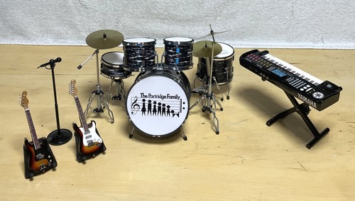 Miniature drum guitar set - &,